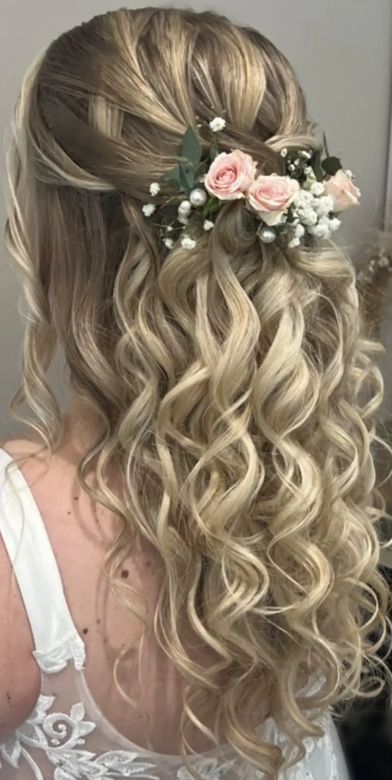 Elegantes Hairstyling für einen besonderen Anlass