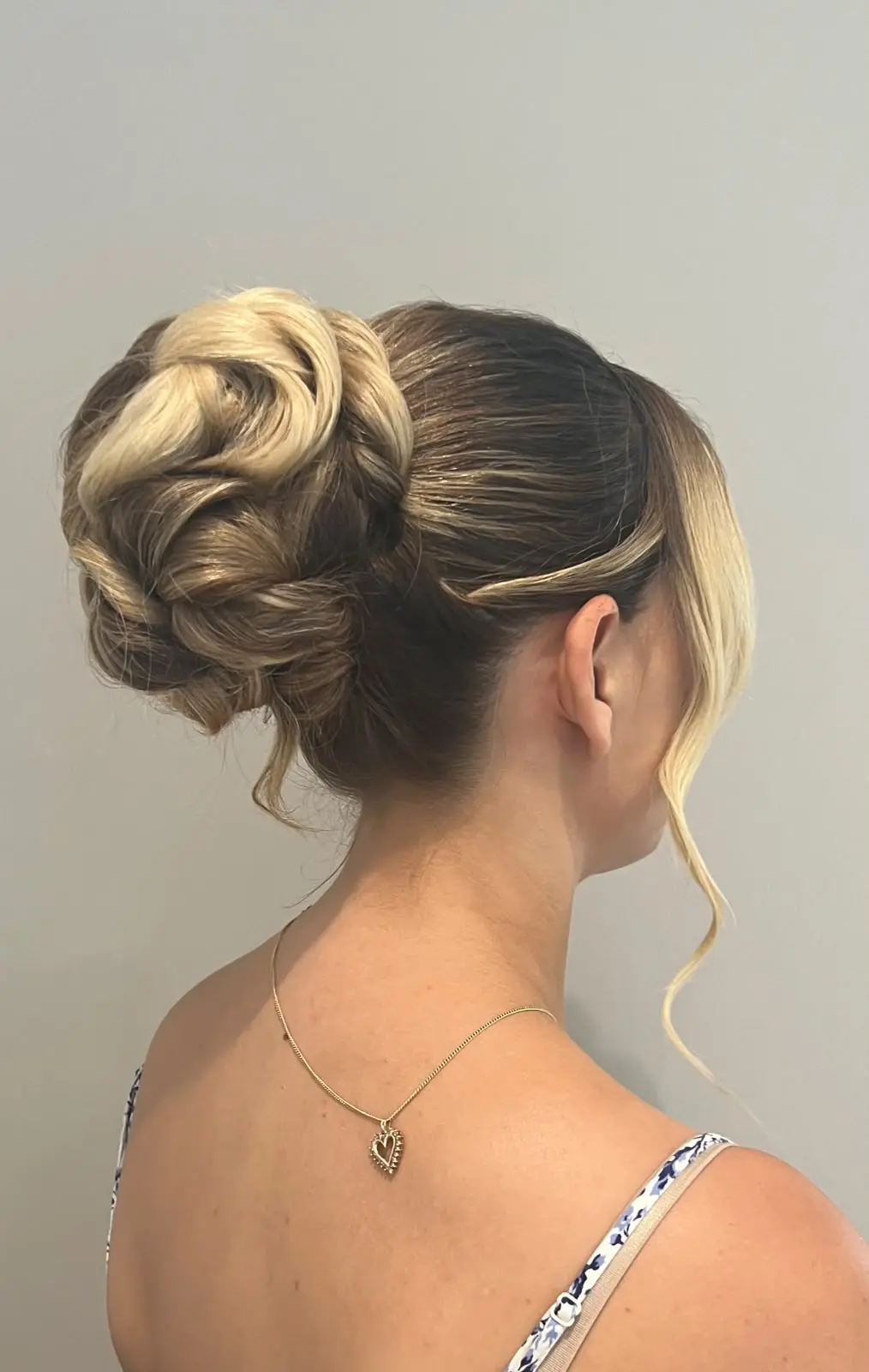 Von mir gesteckte elegante Hochsteckfrisur