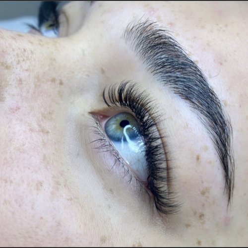 Wimpernstyling in meinem Studio